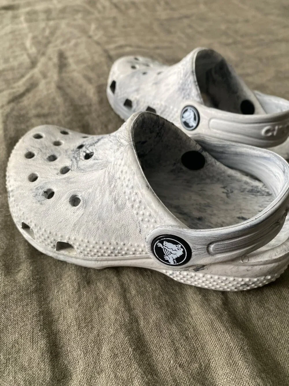 Crocs Kids' Marbled Classic Clog, Grey Swirl, Size C7